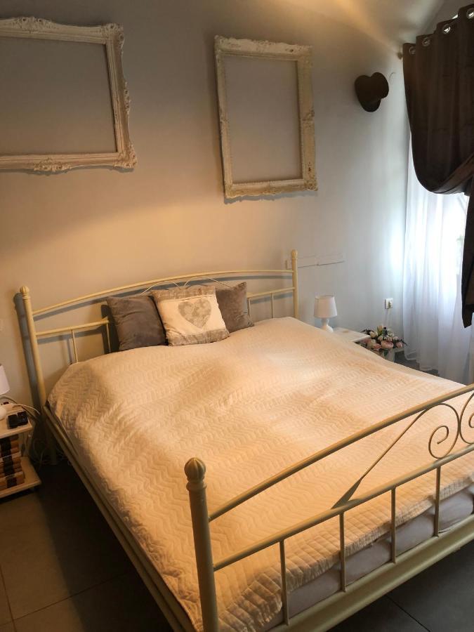 Godot Apartman Мишкольц Экстерьер фото
